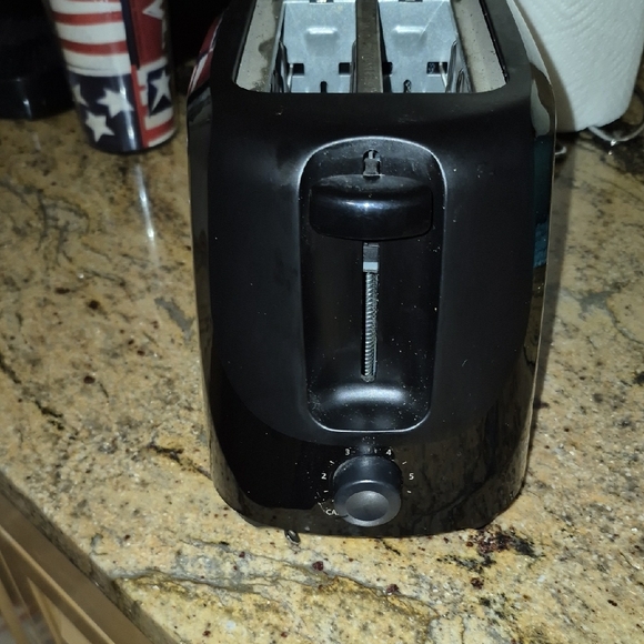Black Toaster by Black & Decker - Picture 2 of 6